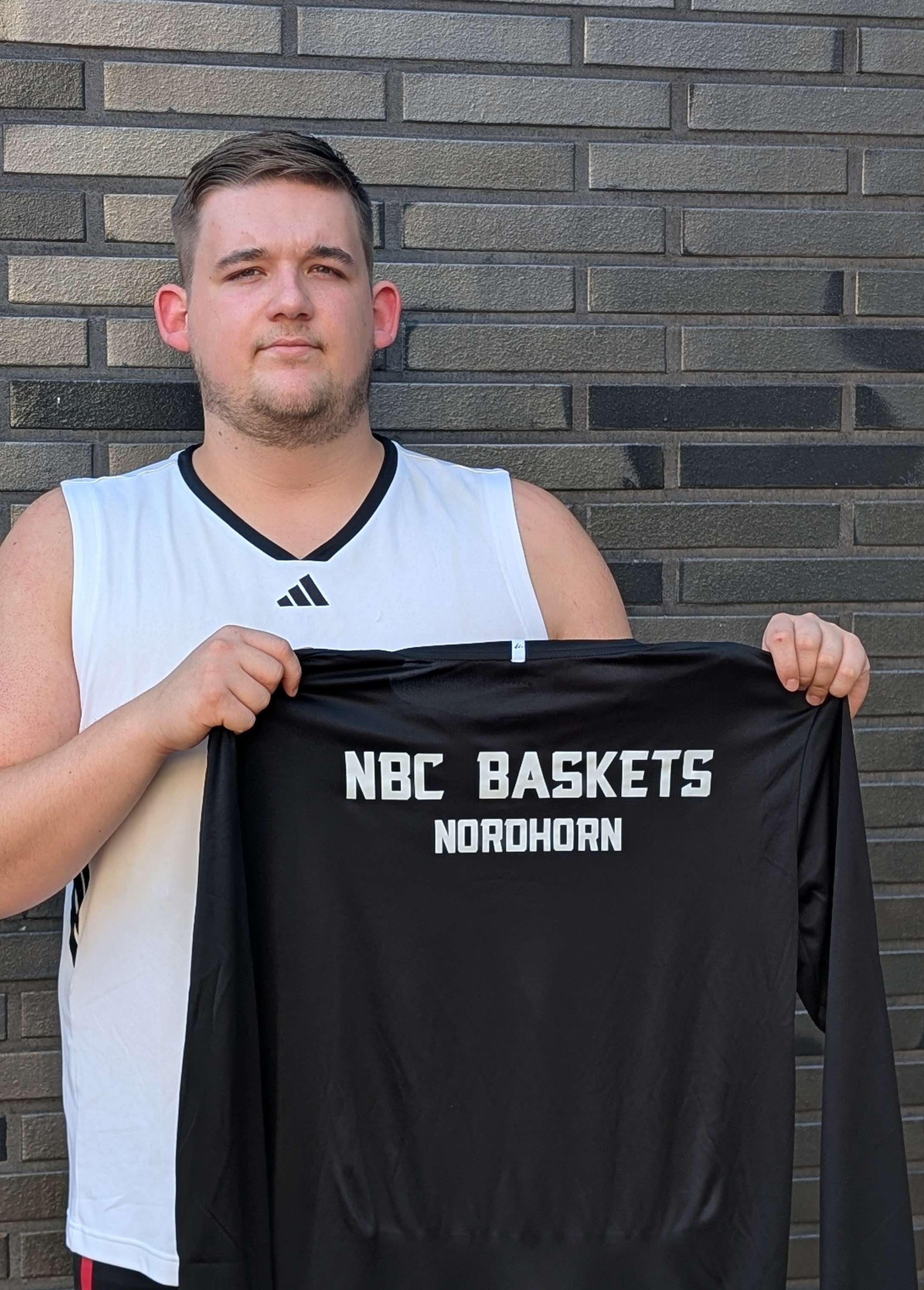 Felix Stieber mit NBC-Baskets-Trikot