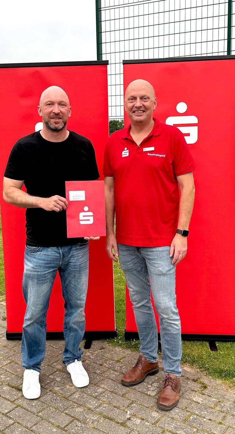 Jens Riedel bei der Spendenübergabe der Sparkasse Grafschaft Bentheim